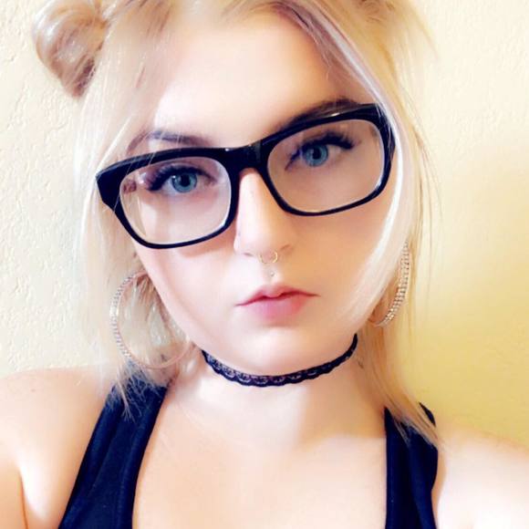 Meet the Posher Other - Meet your Posher, Alyssa